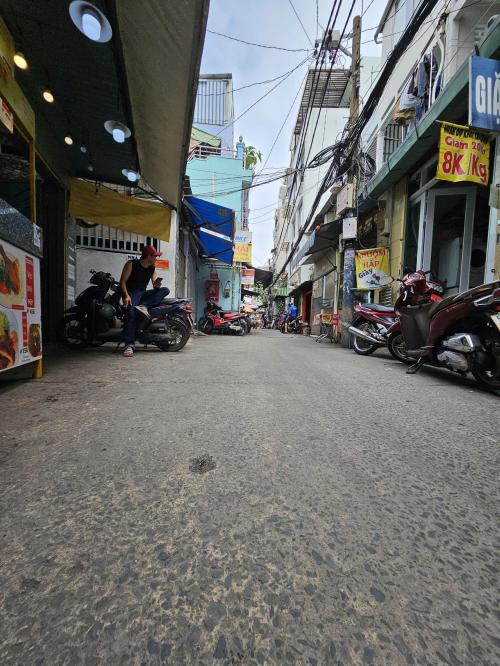Nhà Riêng 3 Tầng Hoàng Diệu 2 - Gần Vincom Thủ Đức, Giá Hot hơn 8 tỷ